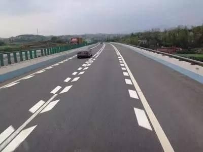 道路中间的黄虚线是什么标线_http://www.jzs.cc_分享_第1张